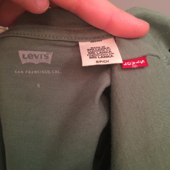 Levi’s Women’s Spunky Graphic Tee Shirt Super Soft - Picture 4 of 4